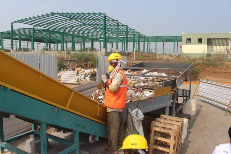 Garbage Loading through Conveyor